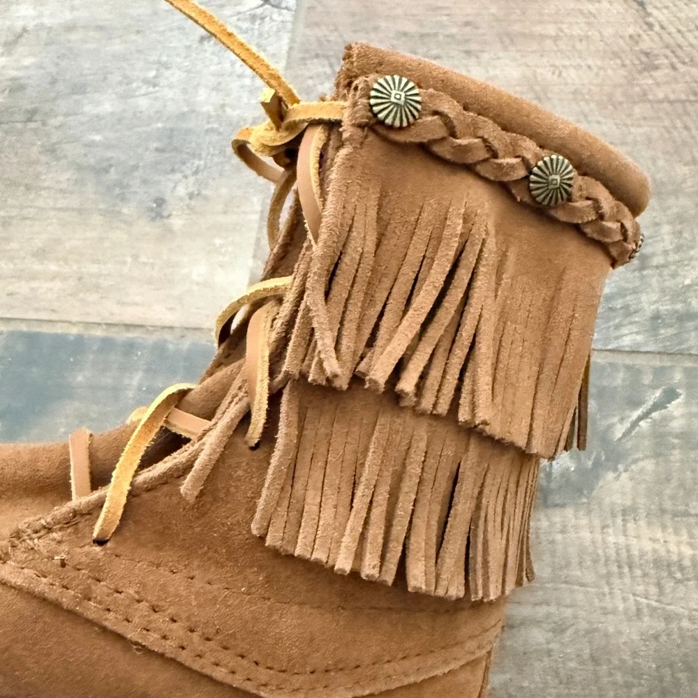 Minnetonka Women's Double Fringe Tramper Boot, Brown, 5